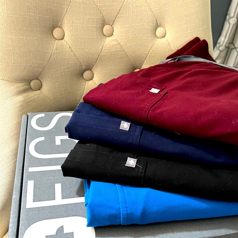 4 pairs XS Tall FIGS Kade Scrub pants (Great/ like new condition)!!!!